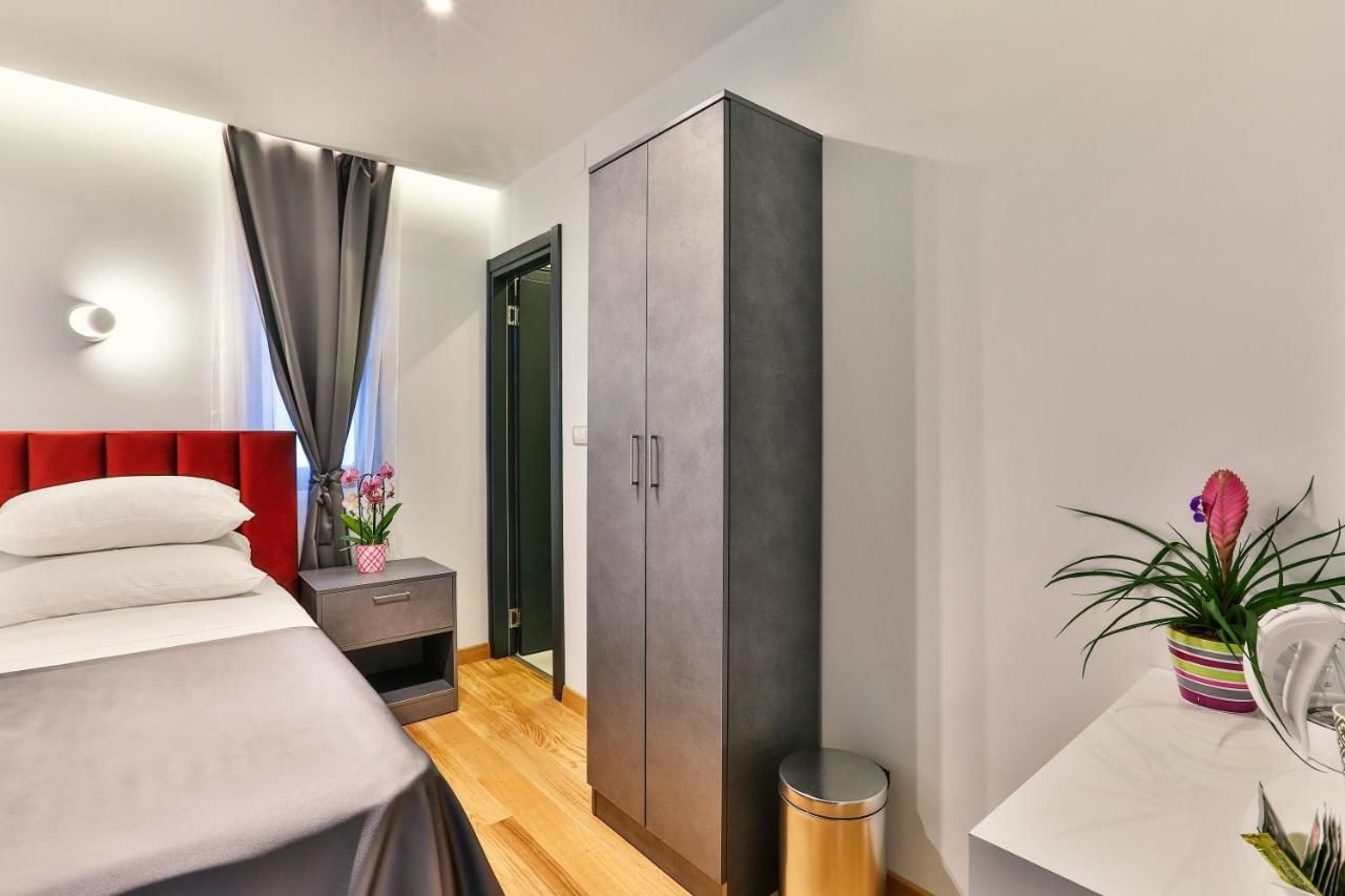 Отель Hotel M Подгорица