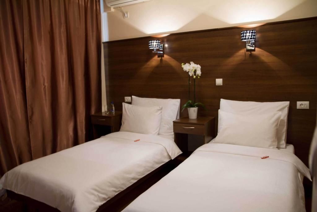 Отель Hotel M Подгорица