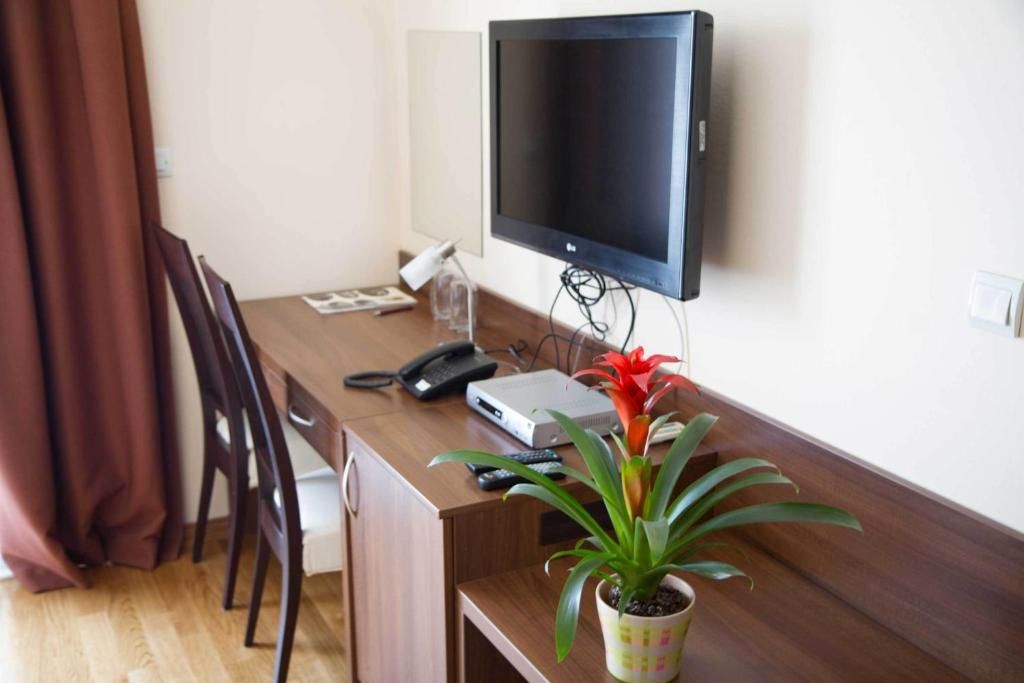 Отель Hotel M Подгорица