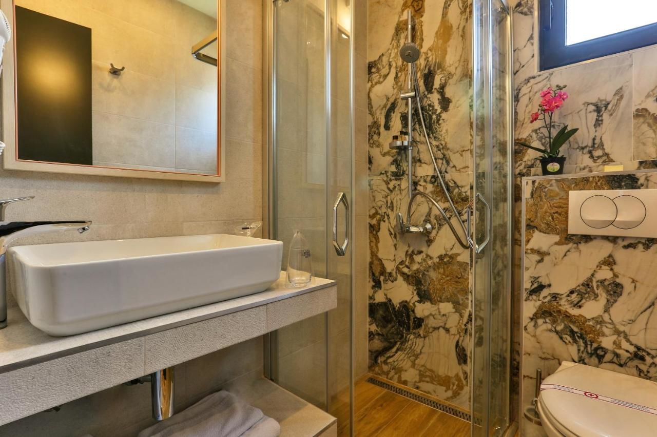 Отель Hotel M Подгорица