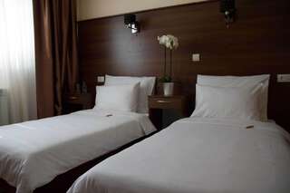 Отель Hotel M Подгорица Двухместный номер с 1 кроватью или 2 отдельными кроватями-5